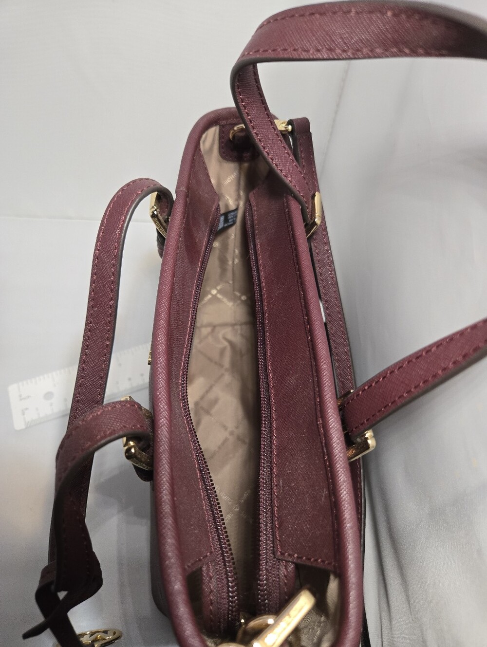 Michael Kors Women's Jet Set Travel Saffiano Leather Tote - Picture 3 of 16